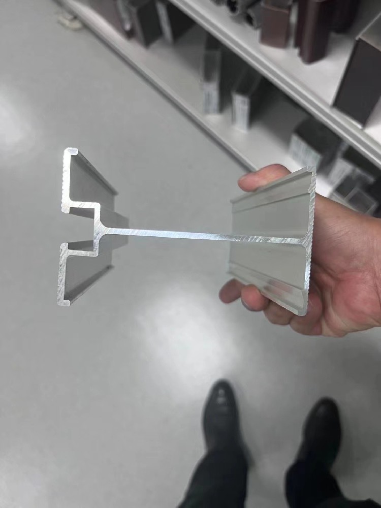 铝型材010